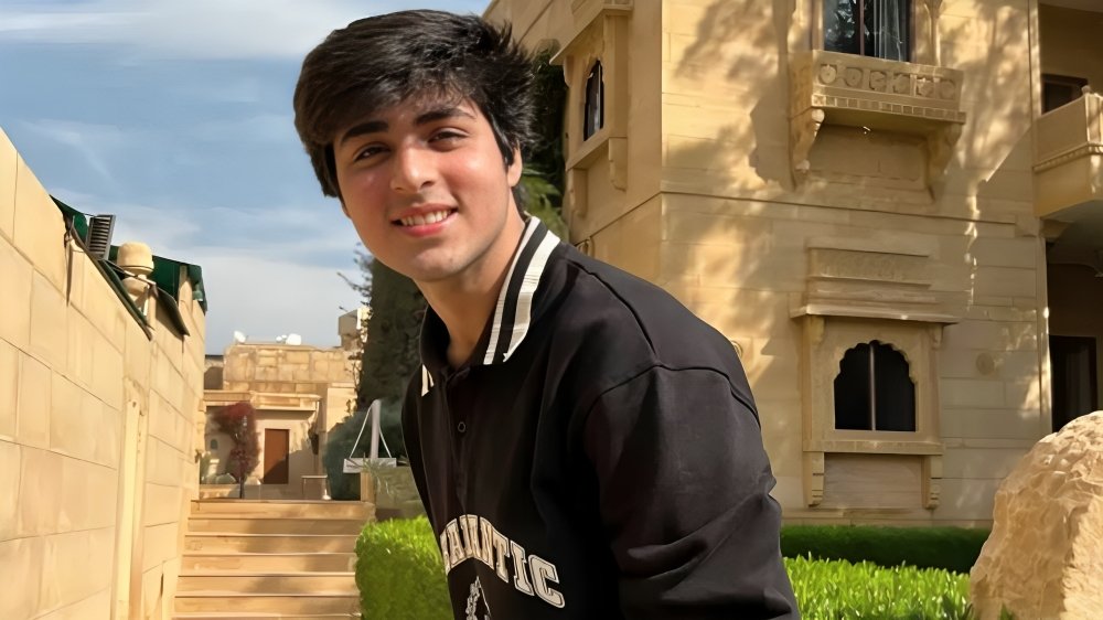 Raj Grover Height